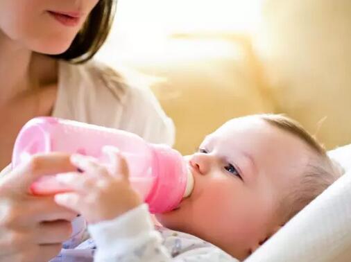 怎么解决宝宝总是吐奶的问题呢？